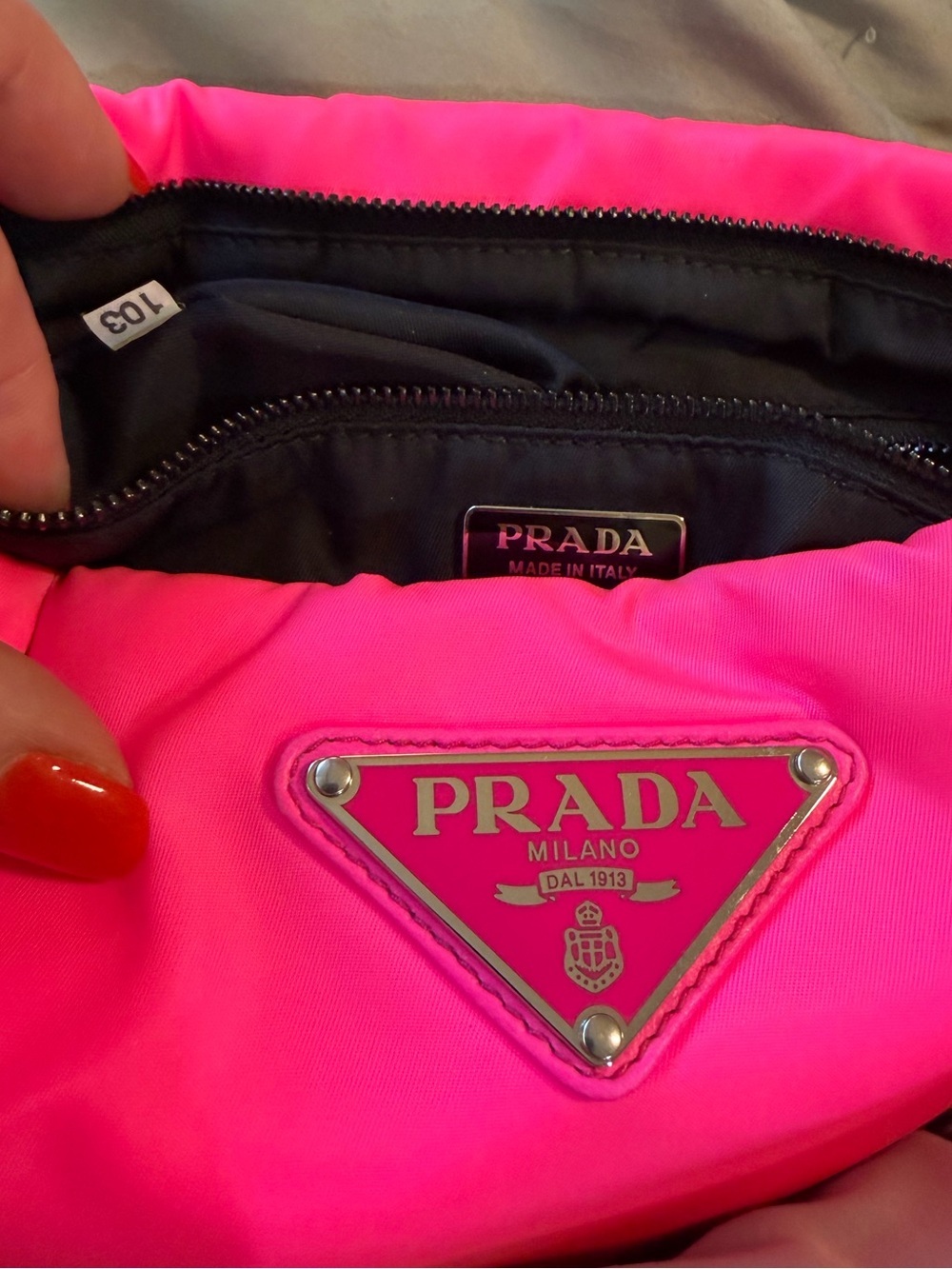 PRADA⭐️🌸Tessuto Nylon Soft padded Hot Pink! Neon! crossbody bag! Offers. - Picture 2 of 16